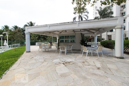 Apartamento à venda com 110m², 2 quartos e 1 vagaBar da Piscina