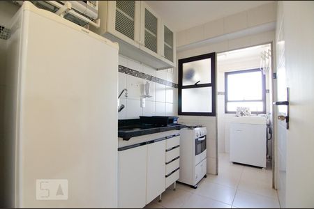 Cozinha de apartamento para alugar com 1 quarto, 48m² em Cambuí, Campinas