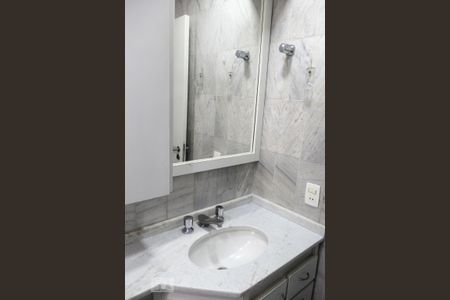 Apartamento para alugar com 200m², 4 quartos e 3 vagasBanheiro Suíte 2