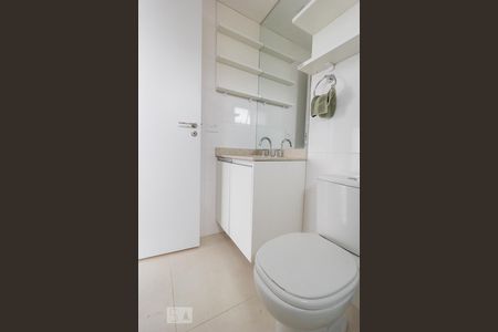 Banheiro de kitnet/studio para alugar com 1 quarto, 38m² em Campo Belo, São Paulo