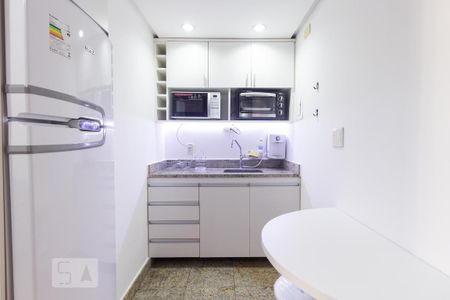 Cozinha de kitnet/studio para alugar com 1 quarto, 37m² em Asa Norte, Brasília