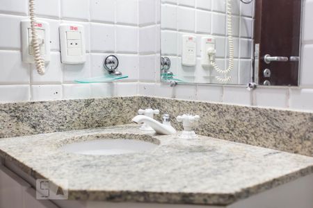 Banheiro de kitnet/studio para alugar com 1 quarto, 37m² em Asa Norte, Brasília