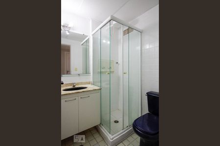 Studio à venda com 30m², 1 quarto e 1 vaga Studio à venda com 30m², 1 quarto e 1 vagaBanheiro