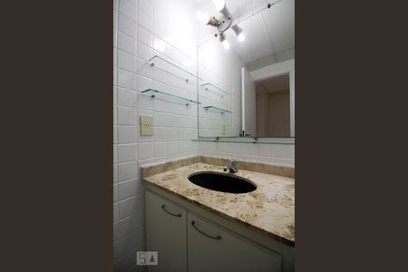 Studio à venda com 30m², 1 quarto e 1 vaga Studio à venda com 30m², 1 quarto e 1 vagaBanheiro