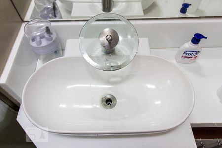 Apartamento à venda com 74m², 2 quartos e 2 vagasPia do Banheiro Suíte 