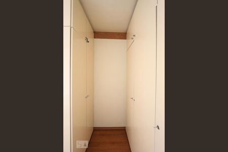 Closet de apartamento para alugar com 2 quartos, 62m² em Jardim Namba, São Paulo