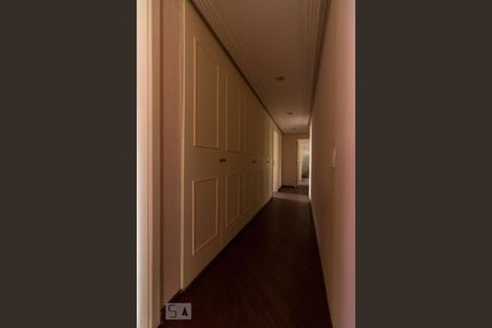 Apartamento à venda com 420m², 6 quartos e 4 vagasCorredor dos Quartos 