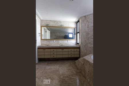 Apartamento à venda com 420m², 6 quartos e 4 vagasBanheiro Suíte 4 