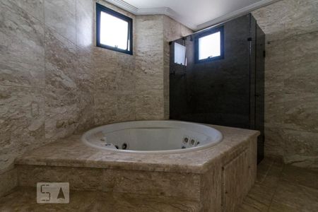 Apartamento à venda com 420m², 6 quartos e 4 vagasBanheira do Banheiro Suíte 4 