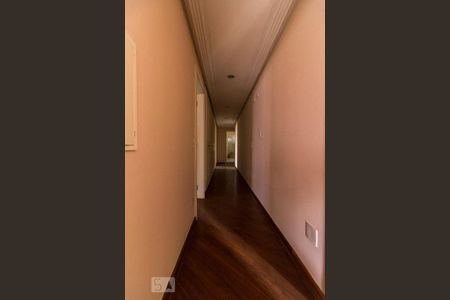 Apartamento à venda com 420m², 6 quartos e 4 vagasCorredor de Acesso aos Quartos e Banheiro 