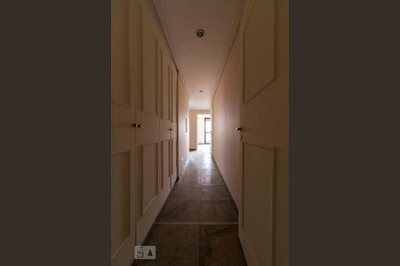 Apartamento à venda com 420m², 6 quartos e 4 vagasCorredor de Acesso a Cozinha 