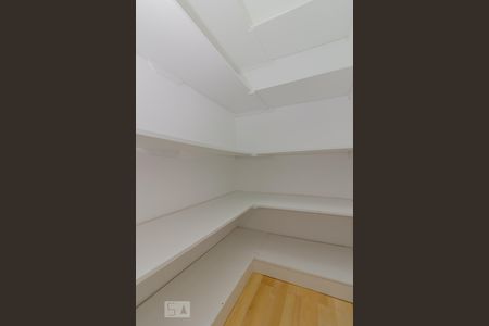 Apartamento para alugar com 210m², 4 quartos e 3 vagasCloset