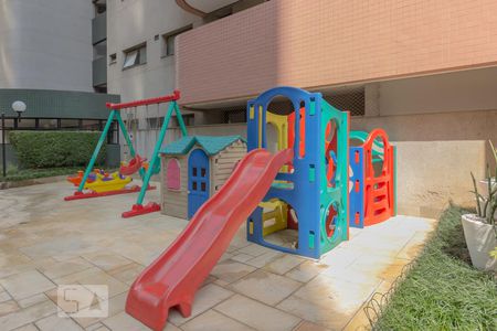 Apartamento para alugar com 210m², 4 quartos e 3 vagasPlayground