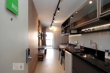 Cozinha de kitnet/studio para alugar com 1 quarto, 28m² em República, São Paulo