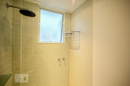 Banheiro de apartamento para alugar com 1 quarto, 55m² em Copacabana, Rio de Janeiro