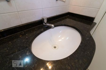 Banheiro de apartamento à venda com 2 quartos, 60m² em Bosque da Saúde, São Paulo