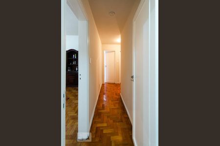 Corredor de acesso aos dormitórios de apartamento à venda com 3 quartos, 100m² em Leblon, Rio de Janeiro