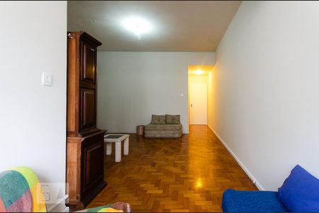 Sala de Apartamento com 3 quartos, 100m² Leblon
