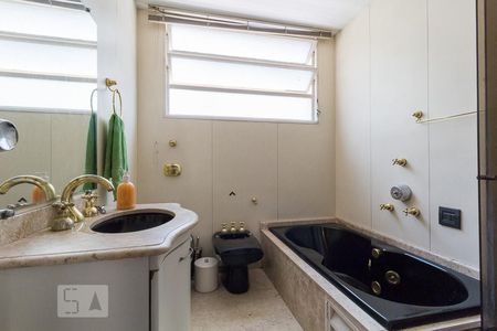Banheiro de apartamento à venda com 4 quartos, 170m² em Santo Agostinho, Belo Horizonte