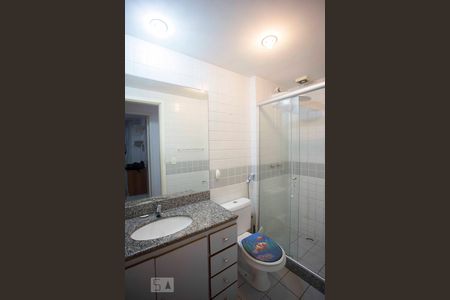 banheiro de apartamento à venda com 3 quartos, 98m² em Vital Brasil, Niterói
