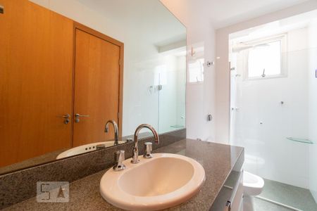Apartamento à venda com 196m², 3 quartos e 3 vagas Apartamento à venda com 196m², 3 quartos e 3 vagasBanheiro Semi Suite - 1º Andar