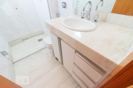Apartamento à venda com 196m², 3 quartos e 3 vagas Apartamento à venda com 196m², 3 quartos e 3 vagasBanheiro Suite - 1º Andar
