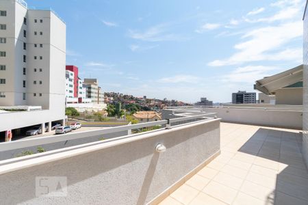 Apartamento à venda com 196m², 3 quartos e 3 vagas Apartamento à venda com 196m², 3 quartos e 3 vagasCobertura - 2º Andar