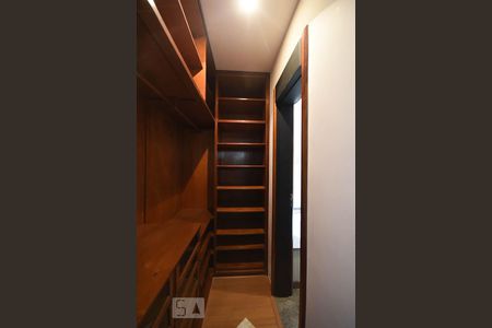 Apartamento à venda com 80m², 1 quarto e 2 vagasArmário da suíte 