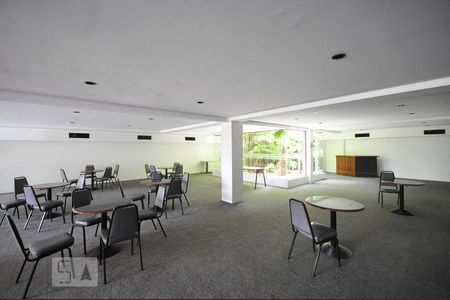 Apartamento à venda com 80m², 1 quarto e 2 vagasSalão de festa