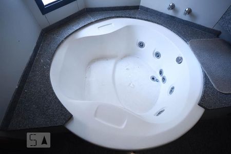 Apartamento à venda com 80m², 1 quarto e 2 vagasDetalhe do banheiro suíte  