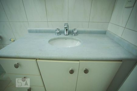 Casa de condomínio à venda com 155m², 3 quartos e 2 vagasDetalhe banheiro Suite