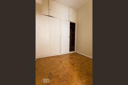 Apartamento à venda com 255m², 3 quartos e 2 vagas Apartamento à venda com 255m², 3 quartos e 2 vagasQuarto de serviço