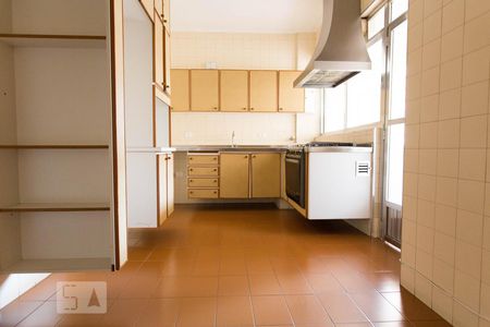 Apartamento à venda com 255m², 3 quartos e 2 vagas Apartamento à venda com 255m², 3 quartos e 2 vagasCozinha