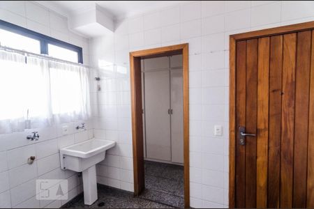 Apartamento à venda com 162m², 3 quartos e 2 vagas Apartamento à venda com 162m², 3 quartos e 2 vagasÁrea de Serviço