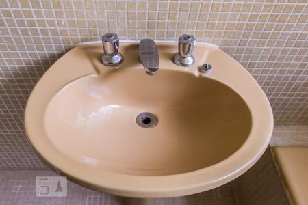 Apartamento à venda com 100m², 2 quartos e 1 vagaBANHEIRO