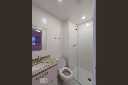 Banheiro da suíte de apartamento à venda com 2 quartos, 50m² em Liberdade, São Paulo