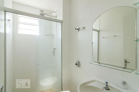 Banheiro de apartamento para alugar com 2 quartos, 60m² em Ipiranga, Belo Horizonte