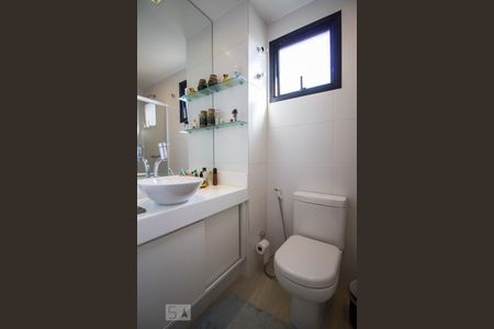 Banheiro  de apartamento para alugar com 1 quarto, 42m² em Pinheiros, São Paulo