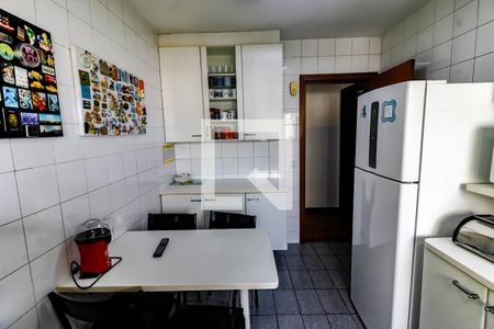 Apartamento para alugar com 165m², 4 quartos e 3 vagas Apartamento para alugar com 165m², 4 quartos e 3 vagasCozinha - Armários