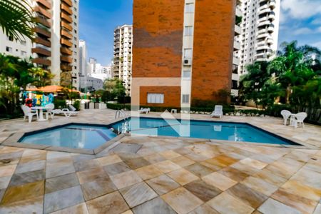 Apartamento para alugar com 165m², 4 quartos e 3 vagas Apartamento para alugar com 165m², 4 quartos e 3 vagasÁrea comum - Piscina