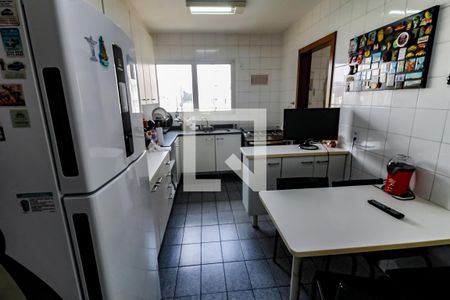 Apartamento para alugar com 165m², 4 quartos e 3 vagas Apartamento para alugar com 165m², 4 quartos e 3 vagasCozinha - Armários