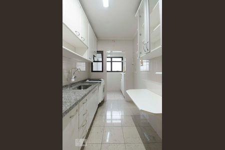 Cozinha de apartamento para alugar com 2 quartos, 59m² em Vila Mazzei, São Paulo