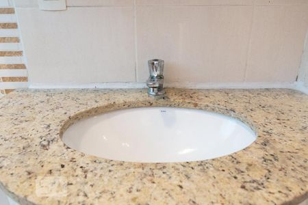 Detalhe do banheiro da suíte 1 de apartamento para alugar com 3 quartos, 75m² em Vila Mariana, São Paulo