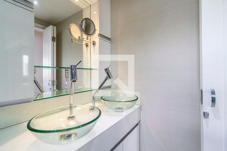 Apartamento à venda com 120m², 3 quartos e 1 vaga Apartamento à venda com 120m², 3 quartos e 1 vagaBanheiro da Suíte