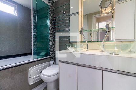 Apartamento à venda com 120m², 3 quartos e 1 vaga Apartamento à venda com 120m², 3 quartos e 1 vagaBanheiro da Suíte