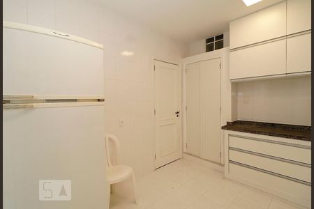 Apartamento para alugar com 177m², 3 quartos e 1 vaga Apartamento para alugar com 177m², 3 quartos e 1 vagaCozinha.