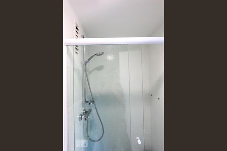 Banheiro de apartamento à venda com 1 quarto, 140m² em Vila Suzana, São Paulo