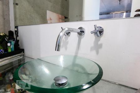 Banheiro de apartamento à venda com 1 quarto, 140m² em Vila Suzana, São Paulo