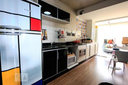 Cozinha de apartamento à venda com 1 quarto, 140m² em Vila Suzana, São Paulo