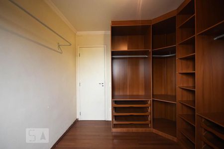 Apartamento à venda com 109m², 3 quartos e 3 vagasArmário da suíte 